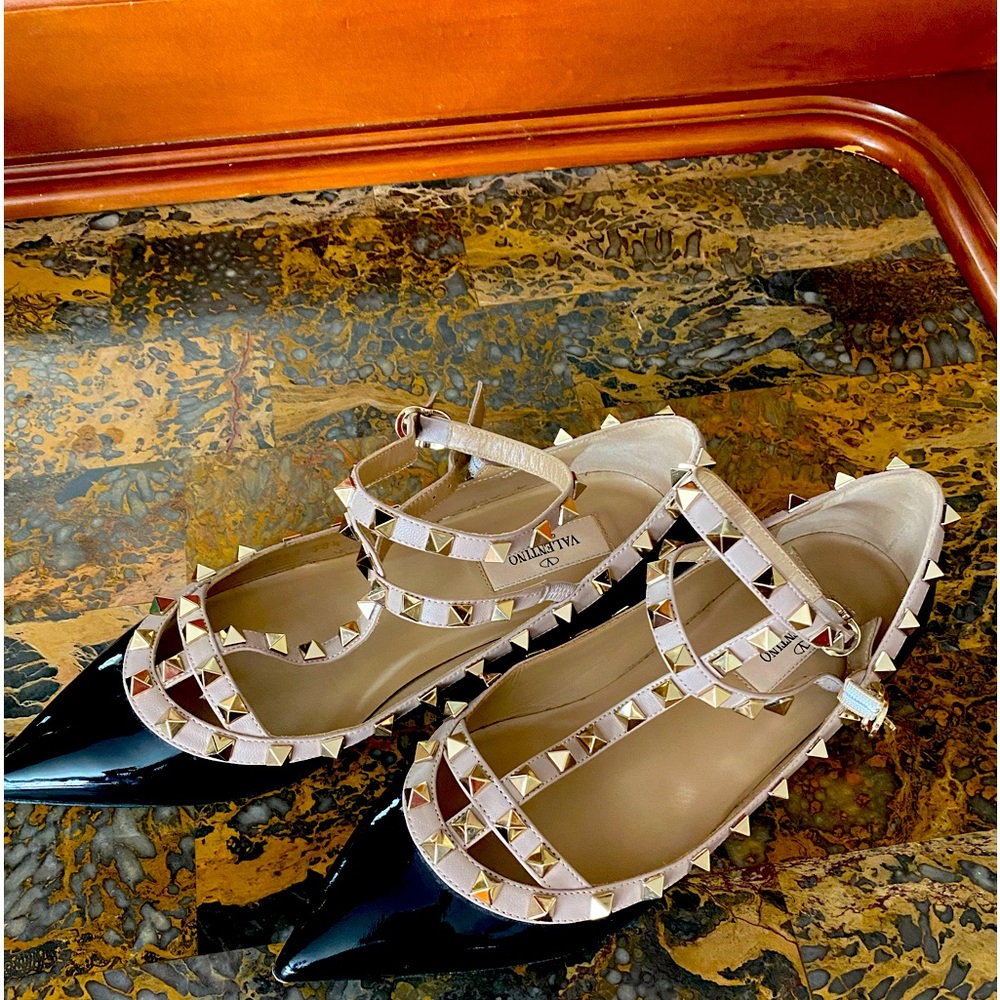Valentino Nappa Rockstud Cage Flats size 38.5 black with gold pyramid studs